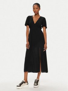 Billabong Sukienka codzienna Jet Set EBJWD00134 Czarny Regular Fit. Czarne kombinezony Billabong, na co dzień, xs, bez wzorów, z wiskozy, bez kołnierzyka, bez ramiączek, proste. Za 349,99 zł.