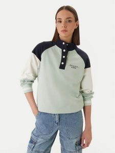 Guess Bluza GUESS x NORTH SAILS W6GQ12 K3481 Zielony Regular Fit. Zielone bluzy Guess, m, z aplikacjami, z bawełny, bez kaptura. Za 369,99 zł.