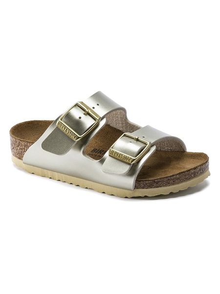 Birkenstock Klapki "Arizona" w kolorze złotym rozmiar: 39. Żółte klapki Birkenstock, bez wzorów, z otwartym noskiem, bez obcasa. Za 262,91 zł.