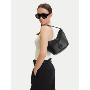 Torebka BOSS. Czarne torebki klasyczne Boss, bez wzorów, bez dodatków. Za 674,99 zł.