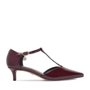 Czółenka Nine West. Czerwone czółenka Nine West, bez wzorów, bez obcasa, bez zapięcia. Za 229,99 zł.