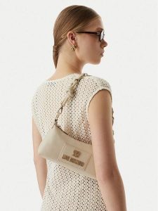 LOVE MOSCHINO Torebka JC4241PP0OKC0110 Kremowy. Białe torebki klasyczne LOVE MOSCHINO, bez wzorów, ze skóry, bez dodatków. Za 433,99 zł.