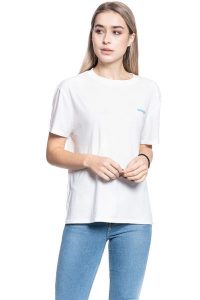T-SHIRT DAMSKI WRANGLER BOYFRIEND TEE OFF WHITE W7Q2GH737 112132081. Białe t-shirty Wrangler, s, bez wzorów, bez kołnierzyka, bez ramiączek. Za 69,99 zł.