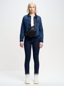 Jeansy damskie z wysokim stanem granatowe Katrina High Waist 720. Niebieskie jeansy Big Star, bez wzorów, z jeansu, z podwyższonym stanem. Za 329,99 zł.