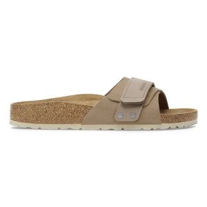 Klapki damskie BIRKENSTOCK Oita W LENB/LEVE Taupe. Brązowe klapki Birkenstock, bez wzorów, z zamszu, bez obcasa. Za 449,99 zł.
