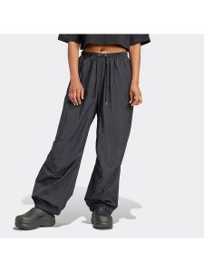 Adidas Spodnie dresowe w kolorze czarnym rozmiar: M. Czarne spodnie dresowe ADIDAS, m, bez wzorów, z dresówki. Za 162,49 zł.
