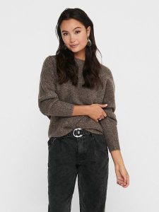 ONLY Sweter w kolorze brązowym rozmiar: L. Brązowe swetry oversize ONLY, l, bez wzorów, bez ramiączek. Za 88,02 zł.