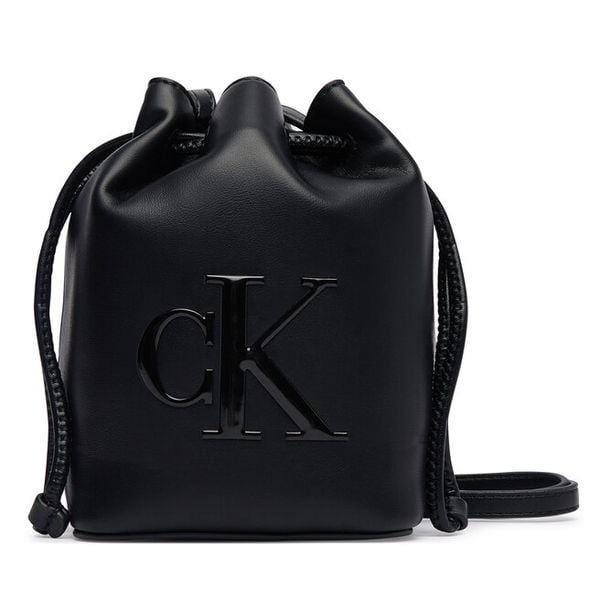 Torebka Calvin Klein. Czarne listonoszki Calvin Klein, bez wzorów, bez dodatków. Za 329,99 zł.