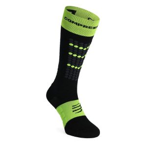 Skarpety narciarskie Compressport Alpine Ski Full Socks. Czarne skarpetki Compressport, bez wzorów. Za 177,99 zł.