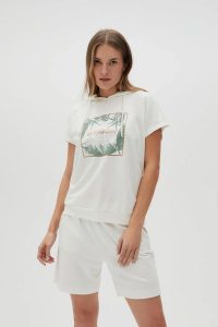 Bluza z kapturem i krótkimi rękawami biała. Białe bluzy MOODO, l, bez wzorów, z bawełny, z kapturem. Za 89,99 zł.