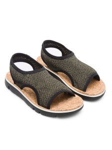 Camper Sandały w kolorze khaki rozmiar: 36. Brązowe sandały Camper, bez wzorów, z otwartym noskiem, bez obcasa, bez zapięcia. Za 217,95 zł.