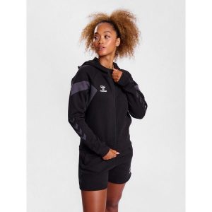 Damska bluza z kapturem na zamek błyskawiczny Hummel Travel. Czarne bluzy Hummel, bez wzorów, z kapturem. W wyprzedaży za 243,95 zł.