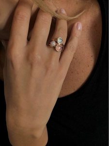 Les Petites Précieuses Pozłacany pierścionek z kamieniami szlachetnymi rozmiar: 54. Czerwone pierścionki Les Petites Précieuses, z cyrkonią, pozłacane. Za 260,99 zł.