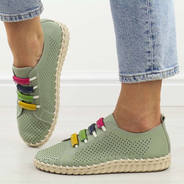 Zielone skórzane ażurowe półbuty damskie T.Sokolski W26-03. Zielone półbuty Sokolski, na lato, w ażurowe wzory, z jeansu, z okrągłym noskiem, bez obcasa, bez zapięcia. Za 269,00 zł.