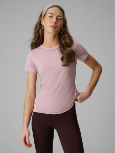 4F T-shirt slim gładki damski - różowy XS. Czerwone t-shirty 4f, xs, bez wzorów, z dzianiny, bez kołnierzyka, bez ramiączek. Za 79,99 zł.