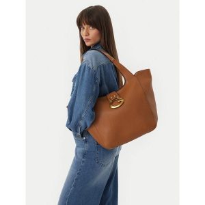 Torebka Guess. Brązowe shopper bag Guess, z aplikacjami, bez dodatków. Za 714,99 zł.