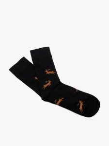 Świąteczne skarpety unisex z reniferami. Czarne skarpetki Ryłko, bez wzorów, z bawełny. Za 24,99 zł.