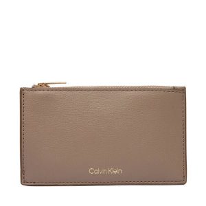 Portfel Calvin Klein. Brązowe portfele Calvin Klein, bez wzorów. Za 209,99 zł.