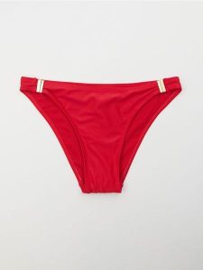 Dół od bikini figi ze złotymi detalami - czerwony. Czerwone figi Sinsay, bez wzorów. Za 19,99 zł.
