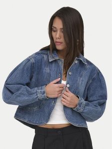 ONLY Kurtka jeansowa Amber 15377783 Niebieski Regular Fit. Niebieskie kurtki ONLY, s, bez wzorów, z bawełny, bez kaptura. Za 229,99 zł.