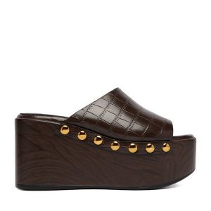 Klapki DeeZee. Brązowe klapki DeeZee, bez wzorów, bez obcasa. Za 159,99 zł.