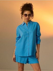 Koszula z domieszką lnu - niebieski. Niebieskie koszule Sinsay, l, bez wzorów, bez kołnierzyka, bez ramiączek. Za 39,99 zł.