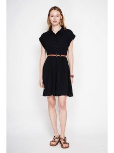 ASSUILI Sukienka w kolorze czarnym rozmiar: 38. Czarne sukienki Assuili, bez wzorów, bez kołnierzyka, bez ramiączek, mini. Za 121,99 zł.