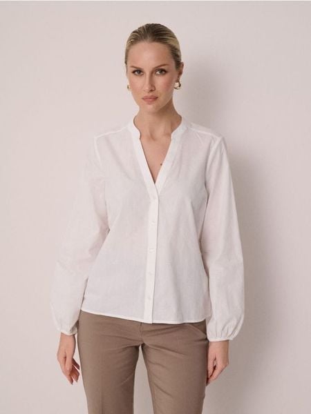 Żakardowa koszula z bufiastym rękawem - kremowy. Białe koszule Sinsay, l, bez wzorów, z żakardem, bez kołnierzyka, bez ramiączek. Za 39,99 zł.