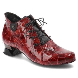 Czerwone Botki Armodo Obuwie Damskie Premium. Czerwone botki Armodo, bez wzorów, ze skóry, bez obcasa, na obcasie, bez zapięcia. Za 389,00 zł.