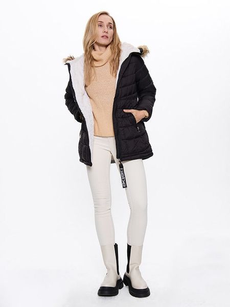 Bebe Kurtka zimowa w kolorze czarnym rozmiar: M. Czarne kurtki Bébé, na zimę, m, bez wzorów, z puchu, bez kaptura. Za 300,45 zł.