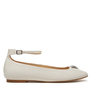 Baleriny Guess. Balerinki Guess, z aplikacjami, bez obcasa, bez zapięcia. Za 299,99 zł.