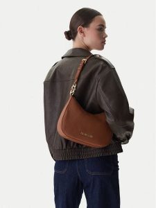 LOVE MOSCHINO Torebka JC4012PP1OLB0200 Brązowy. Brązowe torebki klasyczne LOVE MOSCHINO, bez wzorów, ze skóry, bez dodatków. Za 693,99 zł.