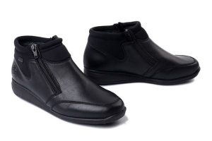 RIEKER 47270-00 black, botki damskie. Czarne botki Rieker, bez wzorów, bez obcasa, bez zapięcia. Za 355,91 zł.