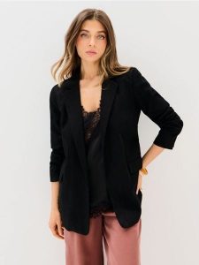 Żakiet z marszczonym rękawem i domieszką wiskozy - czarny. Czarne marynarki i żakiety Sinsay, l, bez wzorów, z wiskozy. Za 79,99 zł.