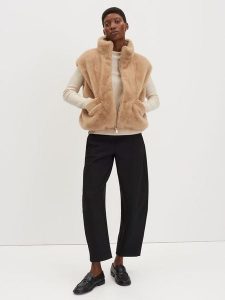 Someday Dwustronna kamizelka pluszowa "Vaari" w kolorze karmelowym rozmiar: 38. Brązowe kamizelki someday., bez wzorów, bez kołnierzyka, bez ramiączek, bez kaptura. Za 239,99 zł.