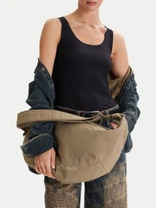 Guess Jeans Torebka CWBEO-GUESS-M-002-09 Zielony. Zielone torebki klasyczne Guess Jeans, z aplikacjami, z jeansu, bez dodatków. Za 199,99 zł.