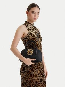 Just Cavalli Torebka 80RA4BN2 ZSD87 Czarny. Czarne torebki klasyczne Just Cavalli, bez wzorów, ze skóry, bez dodatków. Za 606,99 zł.