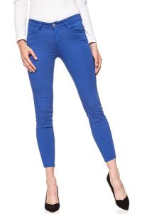 SPODNIE WRANGLER DAMSKIE SKINNY CROP TURKISH SEA W28MHL291 112128460. Niebieskie rurki Wrangler, z materiału. W wyprzedaży za 89,99 zł.