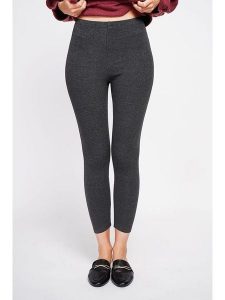 ASSUILI Legginsy w kolorze antracytowym rozmiar: 36. Czarne legginsy Assuili, bez wzorów, z bawełny, z standardowym stanem. Za 78,99 zł.