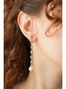 Pierres delicates Kolczyki w kolorze białym z perłami i kryształami rozmiar: onesize. Białe kolczyki Pierres delicates, z kryształem, z mosiądzu. Za 43,99 zł.