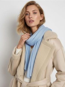 Chusta - błękitny. Niebieskie apaszki i chusty Sinsay, bez wzorów. Za 15,99 zł.