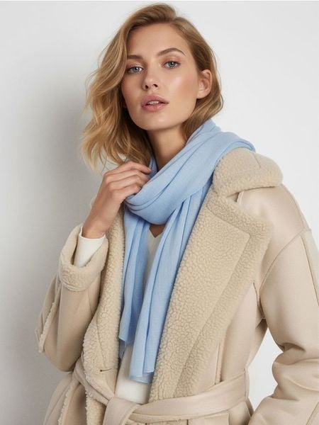 Chusta - błękitny. Niebieskie apaszki i chusty Sinsay, bez wzorów. Za 15,99 zł.