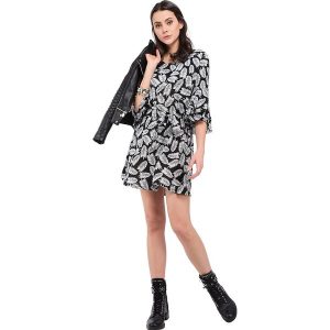 Sukienka w kolorze czarno-białym. Sukienki marki William de Faye. W wyprzedaży za 128,95 zł.