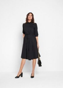 Szmizjerka z bawełnianej popeliny. Czarne sukienki bonprix, bez wzorów, z bawełny, eleganckie, bez kołnierzyka, bez ramiączek, koszulowe. Za 129,99 zł.