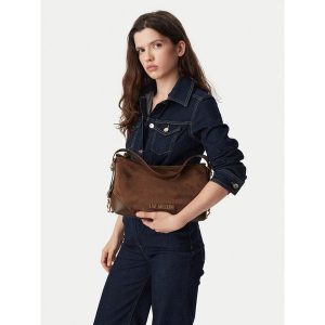 Torebka LOVE MOSCHINO. Brązowe torebki klasyczne LOVE MOSCHINO, bez wzorów, bez dodatków. Za 640,99 zł.