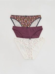 Bawełniane majtki figi 3 pack - ciemnofioletowy. Fioletowe figi Reserved, bez wzorów, z bawełny. Za 49,99 zł.