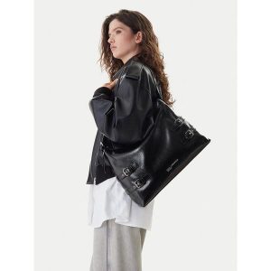 Torebka Karl Lagerfeld Jeans. Czarne torebki klasyczne Karl Lagerfeld Jeans, bez wzorów, z jeansu, bez dodatków. Za 589,99 zł.