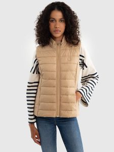 BIG STAR Kamizelka pikowana w kolorze beżowym rozmiar: XS. Brązowe kamizelki Big Star, xs, bez wzorów, bez kołnierzyka, bez ramiączek, bez kaptura. Za 129,99 zł.