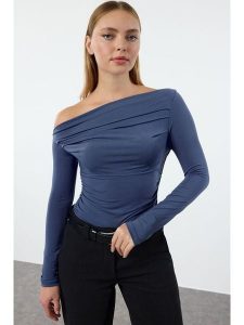 Trendyol Bluzka w kolorze niebieskim rozmiar: L. Niebieskie bluzki Trendyol, l, bez wzorów, bez kołnierzyka, bez ramiączek. Za 56,99 zł.