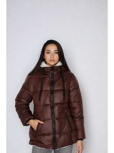 Steve Madden Kurtka zimowa w kolorze czerwonym rozmiar: S. Czerwone kurtki Steve Madden, na zimę, s, bez wzorów, z puchu, bez kaptura. Za 195,99 zł.